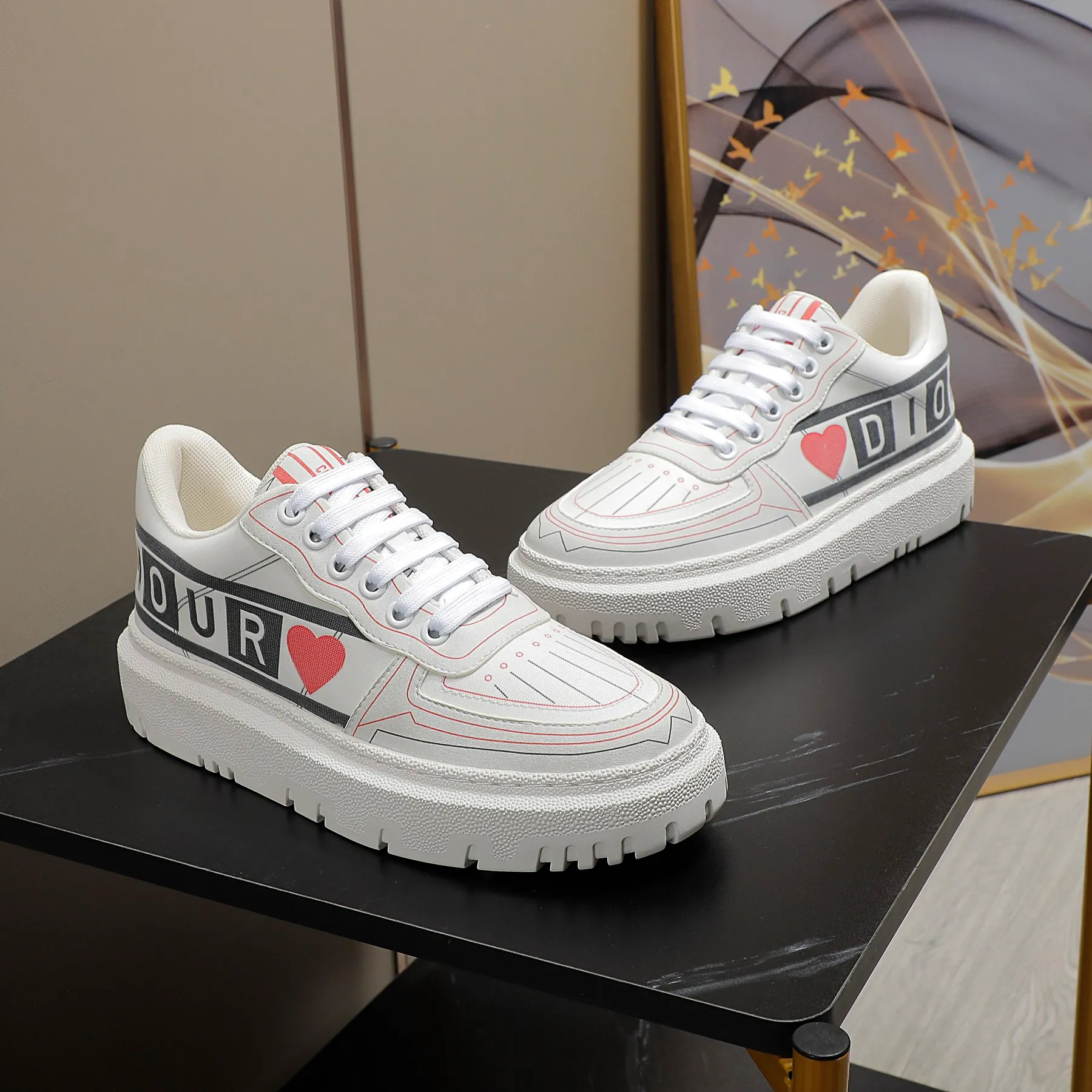 👟👟Ex-factory price 480👟👟 2021ssDior shell-toe casual white shoes, the latest letter strip layout with luminous colors, the same style as the ready-to-wear series 1️⃣Original mold opening 2️⃣Original cowhide➕Breathable mesh lining 3️⃣TPU evacuation outsole 4️⃣Injection-molded latex cowhide feet 5️⃣Full set of packaging at the counter, code number 35-40 (41 can be customized)